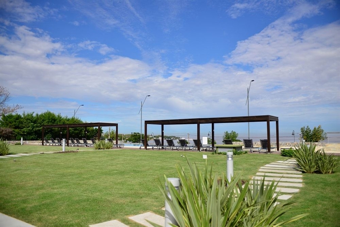 Imagen de los exteriores del Hotel Real Colonia and Suites. Foto 9