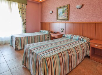 Imagen de la habitación del Hotel Real De Castilla. Foto 5