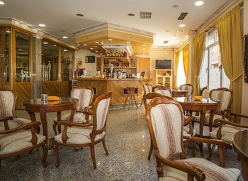 Imagen del bar/restaurante del Hotel Real De Castilla. Foto 2