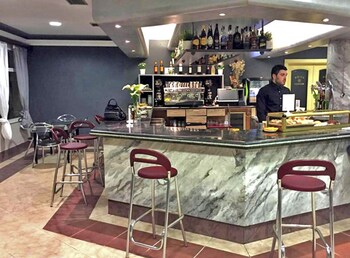 Imagen del bar/restaurante del Hotel Real De Castilla. Foto 3