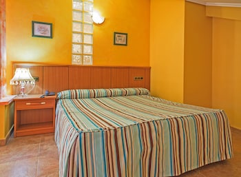 Imagen de la habitación del Hotel Real De Castilla. Foto 10