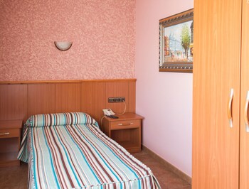 Imagen de la habitación del Hotel Real De Castilla. Foto 11