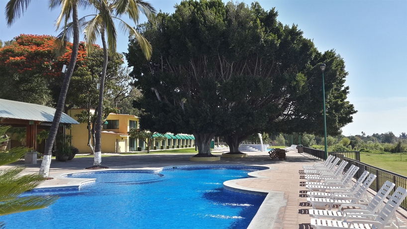 Imagen de la piscina del Hotel Real De Chapala. Foto 14