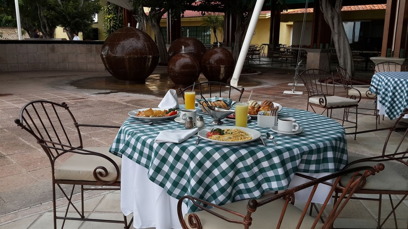 Imagen del bar/restaurante del Hotel Real De Chapala. Foto 3