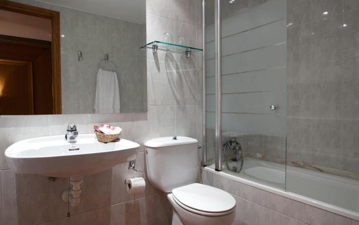 Imagen de la habitación del Hotel Real De Toledo. Foto 8