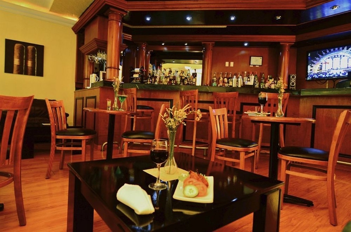 Imagen del bar/restaurante del Hotel Real Del Bosque. Foto 5