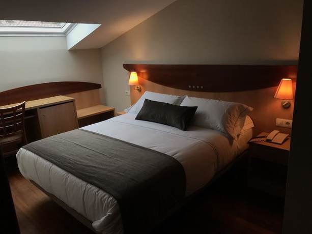 Imagen de la habitación del Hotel Real Ferrol. Foto 10