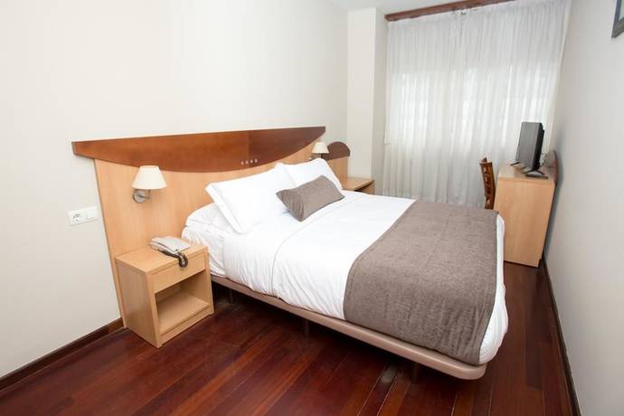 Imagen de la habitación del Hotel Real Ferrol. Foto 11