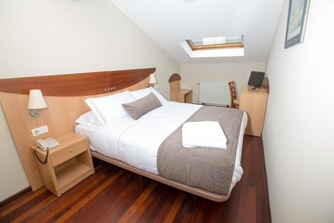 Imagen de la habitación del Hotel Real Ferrol. Foto 18