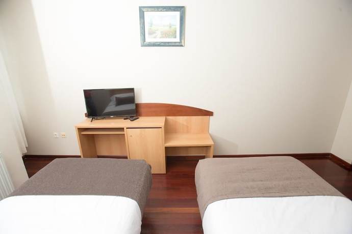 Imagen de la habitación del Hotel Real Ferrol. Foto 19