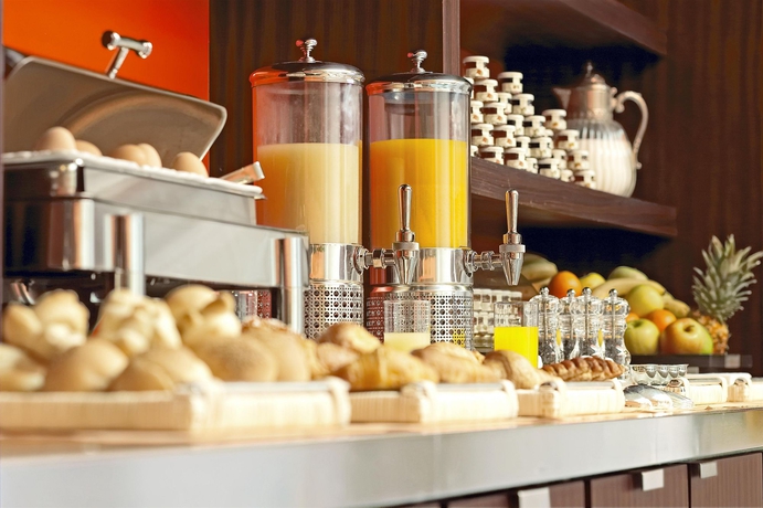 Imagen del bar/restaurante del Hotel Real Fini Baia Del Re. Foto 2