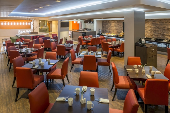 Imagen del bar/restaurante del Hotel Real Inn Perinorte. Foto 4