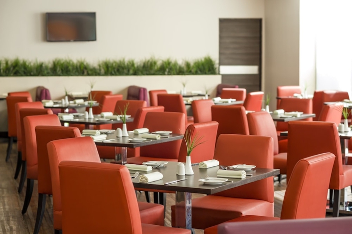 Imagen del bar/restaurante del Hotel Real Inn Perinorte. Foto 5