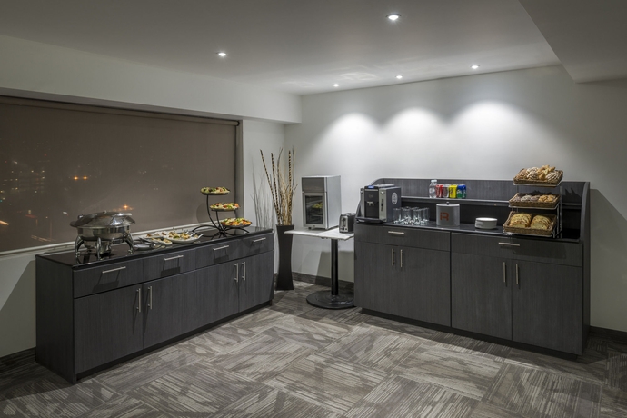 Imagen del bar/restaurante del Hotel Real Inn Tijuana By Camino Real Hotels. Foto 4