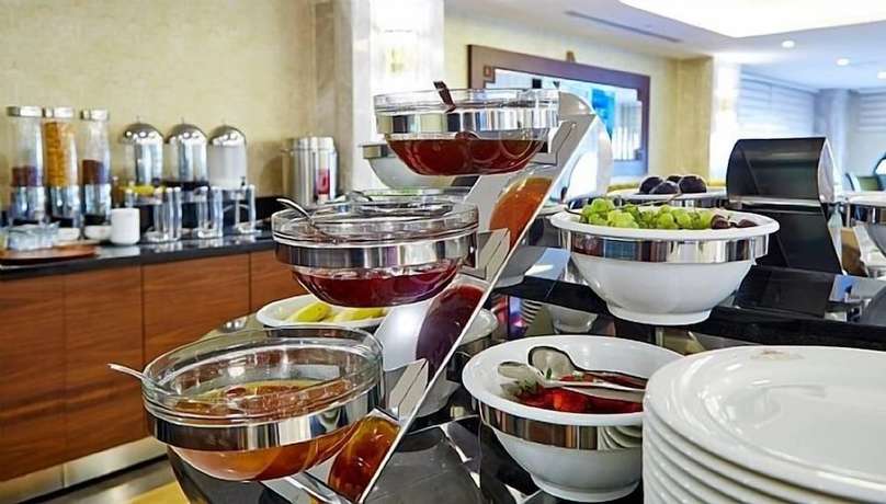 Imagen del bar/restaurante del Hotel Real Konak. Foto 5