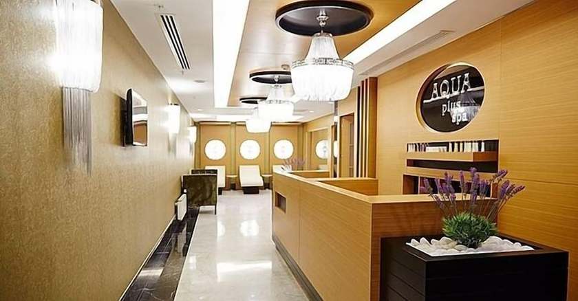 Imagen de la piscina del Hotel Real Konak. Foto 20