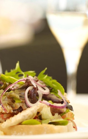 Imagen del bar/restaurante del Hotel Real Marina and Spa. Foto 2