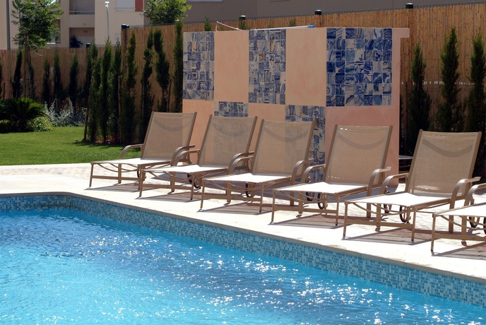 Imagen de la piscina del Hotel Real Oeiras. Foto 16