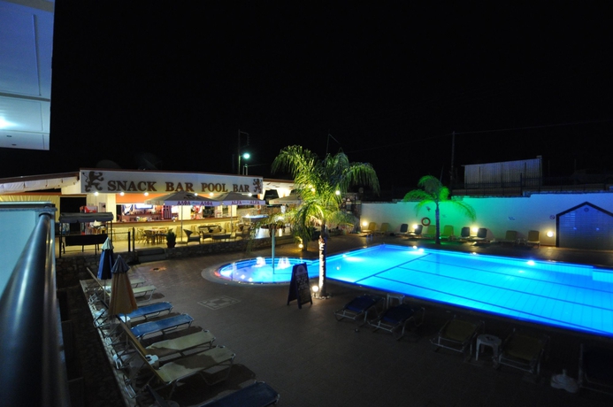 Imagen de la piscina del Hotel Real Palace, Malia. Foto 6