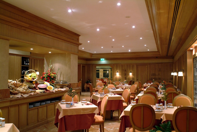 Imagen del bar/restaurante del Hotel Real Palacio. Foto 1