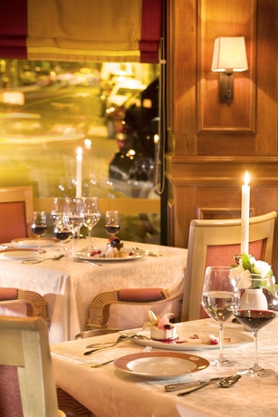 Imagen del bar/restaurante del Hotel Real Palacio. Foto 2