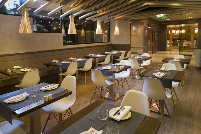 Imagen del bar/restaurante del Hotel Real Parque. Foto 3