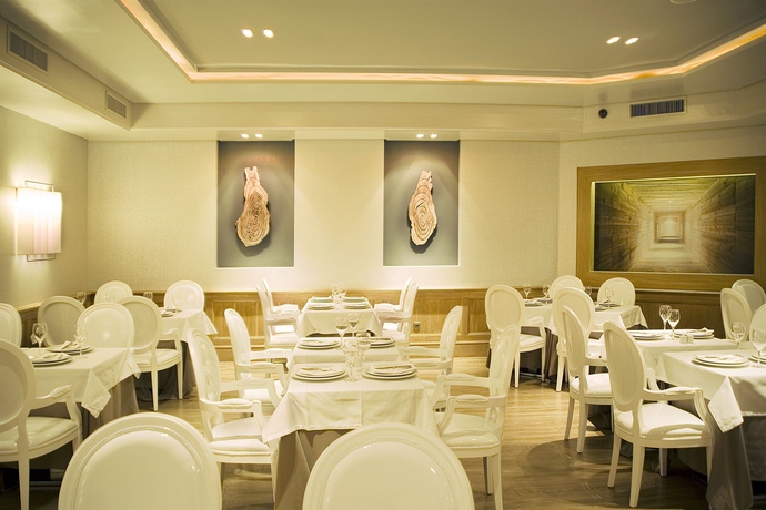 Imagen del bar/restaurante del Hotel Real Parque. Foto 4
