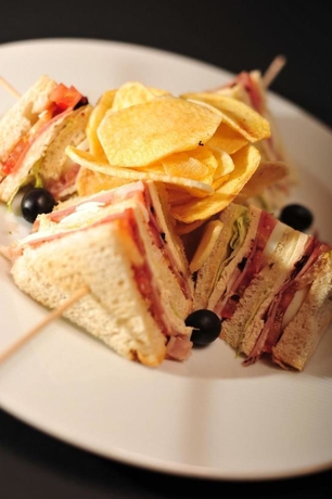 Imagen del bar/restaurante del Hotel Real Parque. Foto 5