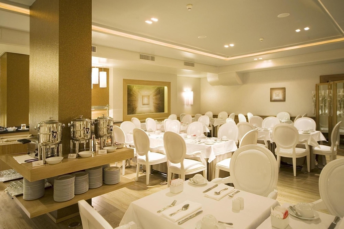 Imagen del bar/restaurante del Hotel Real Parque. Foto 9