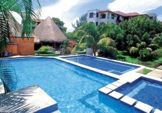 Imagen de la piscina del Hotel Real Playa del Carmen Hotel & Beach Club. Foto 5