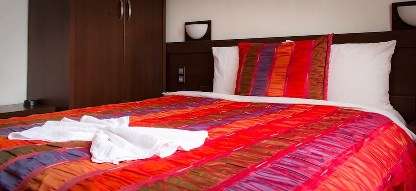 Imagen de la habitación del Hotel Real, Pristina. Foto 2