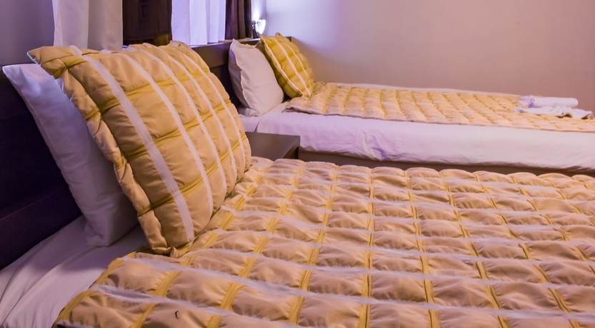 Imagen de la habitación del Hotel Real, Pristina. Foto 3