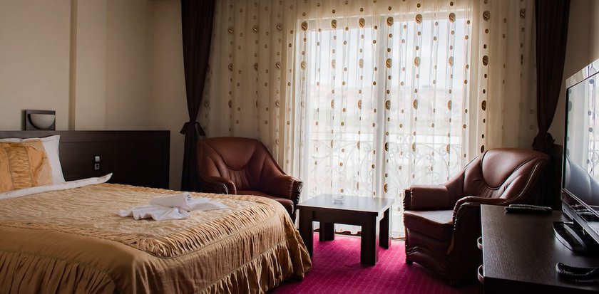 Imagen de la habitación del Hotel Real, Pristina. Foto 5