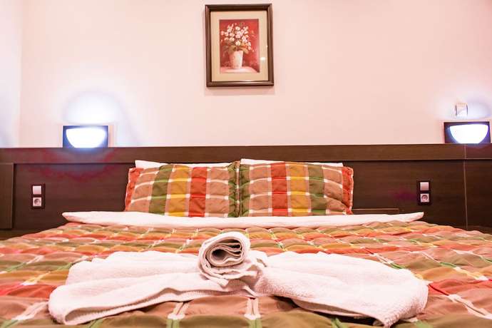 Imagen de la habitación del Hotel Real, Pristina. Foto 17