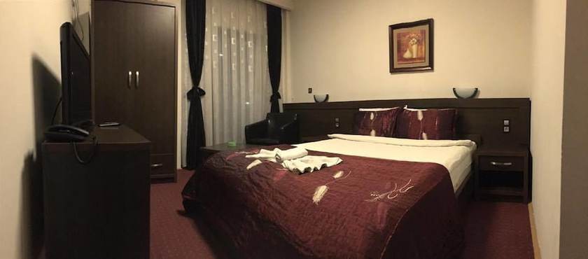 Imagen de la habitación del Hotel Real, Pristina. Foto 19