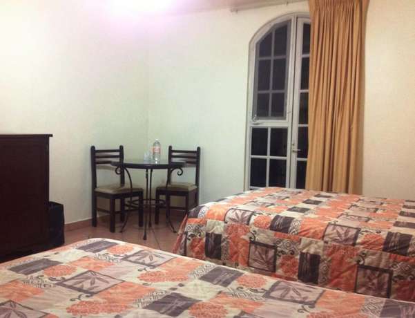 Imagen de la habitación del Hotel Real Santa Fe. Foto 16