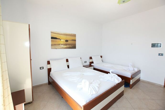 Imagen general del Hotel Real, Sarande. Foto 2