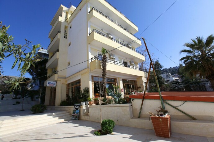 Imagen general del Hotel Real, Sarande. Foto 1