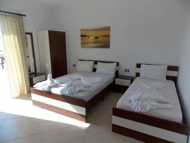 Imagen de la habitación del Hotel Real, Sarande. Foto 16