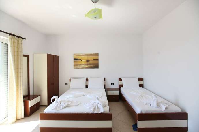 Imagen de la habitación del Hotel Real, Sarande. Foto 18
