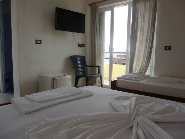 Imagen de la habitación del Hotel Real, Sarande. Foto 20