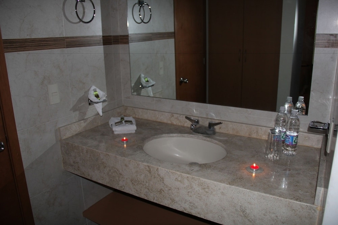 Imagen de la habitación del Hotel Real Zapopan. Foto 16