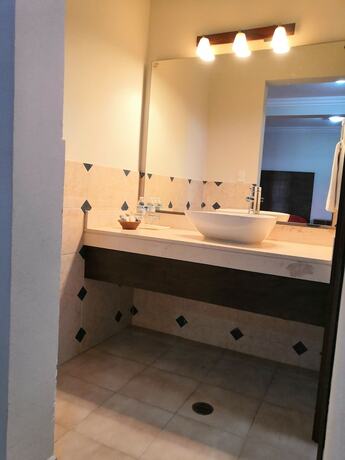 Imagen general del Hotel Real del Oro. Foto 7