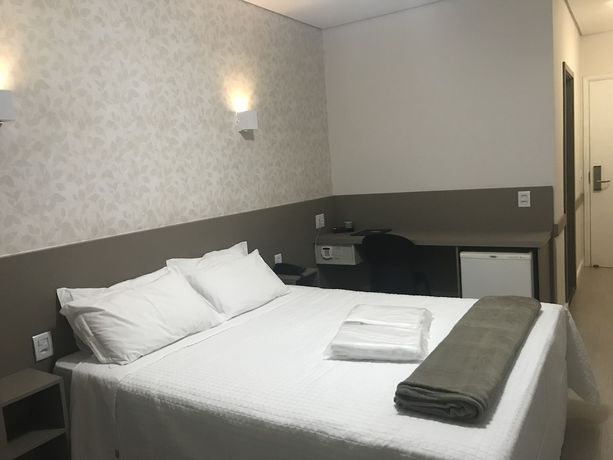 Imagen de la habitación del Hotel Realce. Foto 14