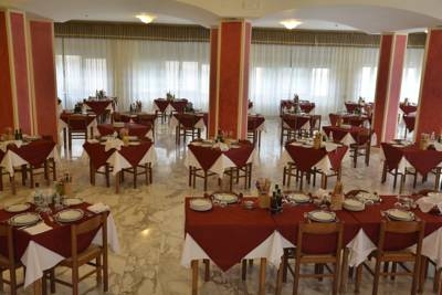 Imagen del bar/restaurante del Hotel Reali. Foto 2