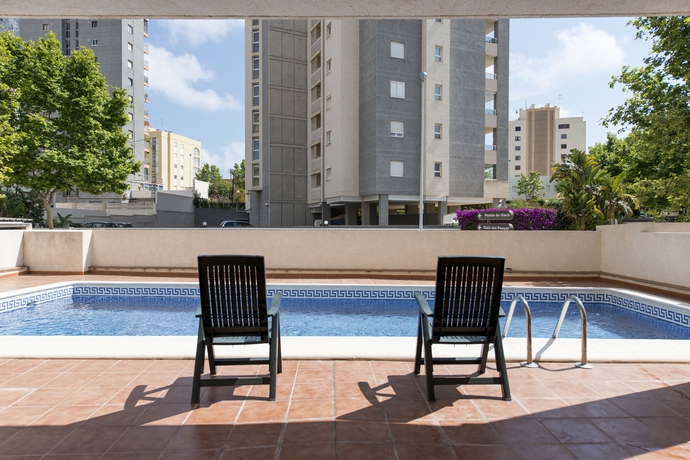 Imagen de la piscina del Hotel Realrent Peñon Beach. Foto 15