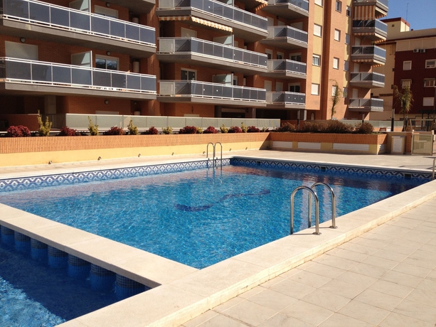 Imagen de la piscina del Hotel Realrent Pobla Marina. Foto 15