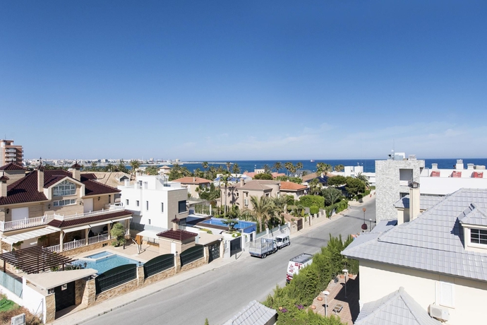 Imagen de los exteriores del Hotel Realrent Veleta. Foto 11