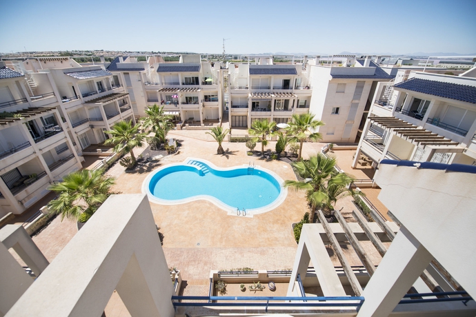 Imagen de la piscina del Hotel Realrent Veleta. Foto 15