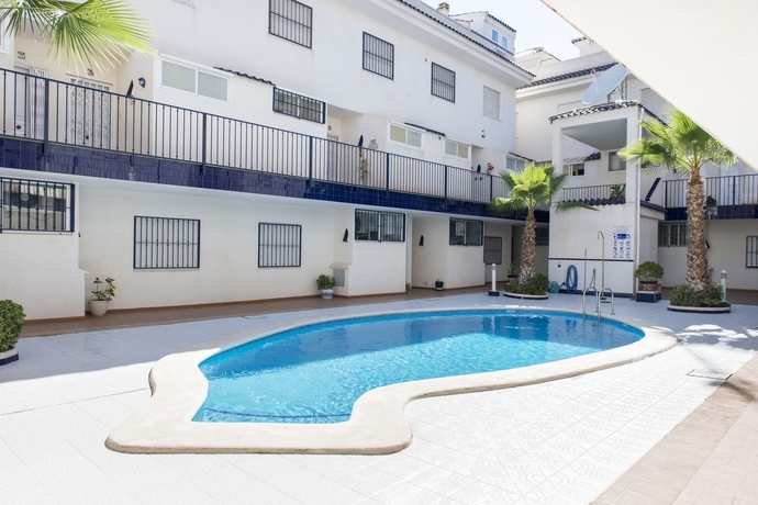 Imagen de la piscina del Hotel Realrent Veleta. Foto 16